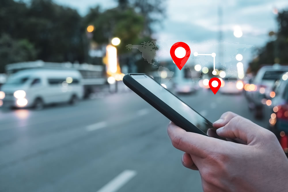 mobile-phone-check-google local search traffic